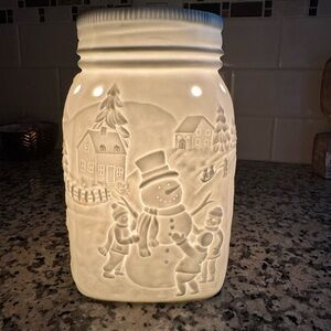Scentsy Cream Snowman Village Warmer